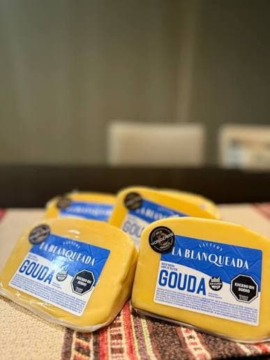 LA BLANQUEADA Gouda Oregano